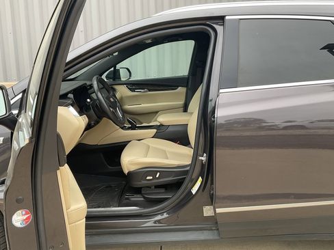 Used 2017 Cadillac XT5 FWD w/ LPO, Wheel Lock Package image 8