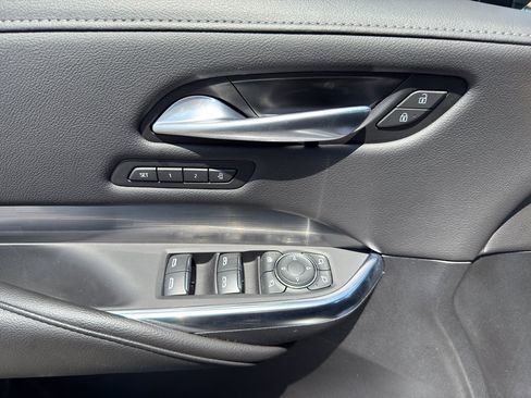 Used 2024 Cadillac XT4 Premium Luxury image 9