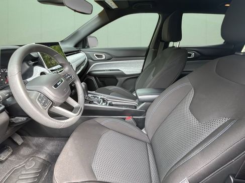 Used 2024 Jeep Compass Sport image 18