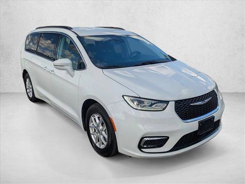 Used 2022 Chrysler Pacifica Touring-L image 3