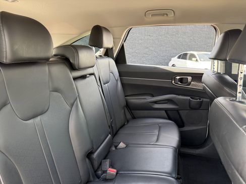 Used 2023 Kia Sorento S image 20