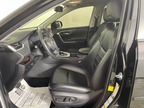 Used 2019 Toyota RAV4 Limited w/ Advanced Technology Package AWD/4WD image 17