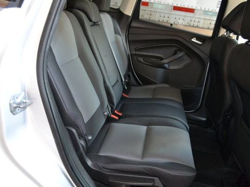 Used 2017 Ford Escape SE image 28