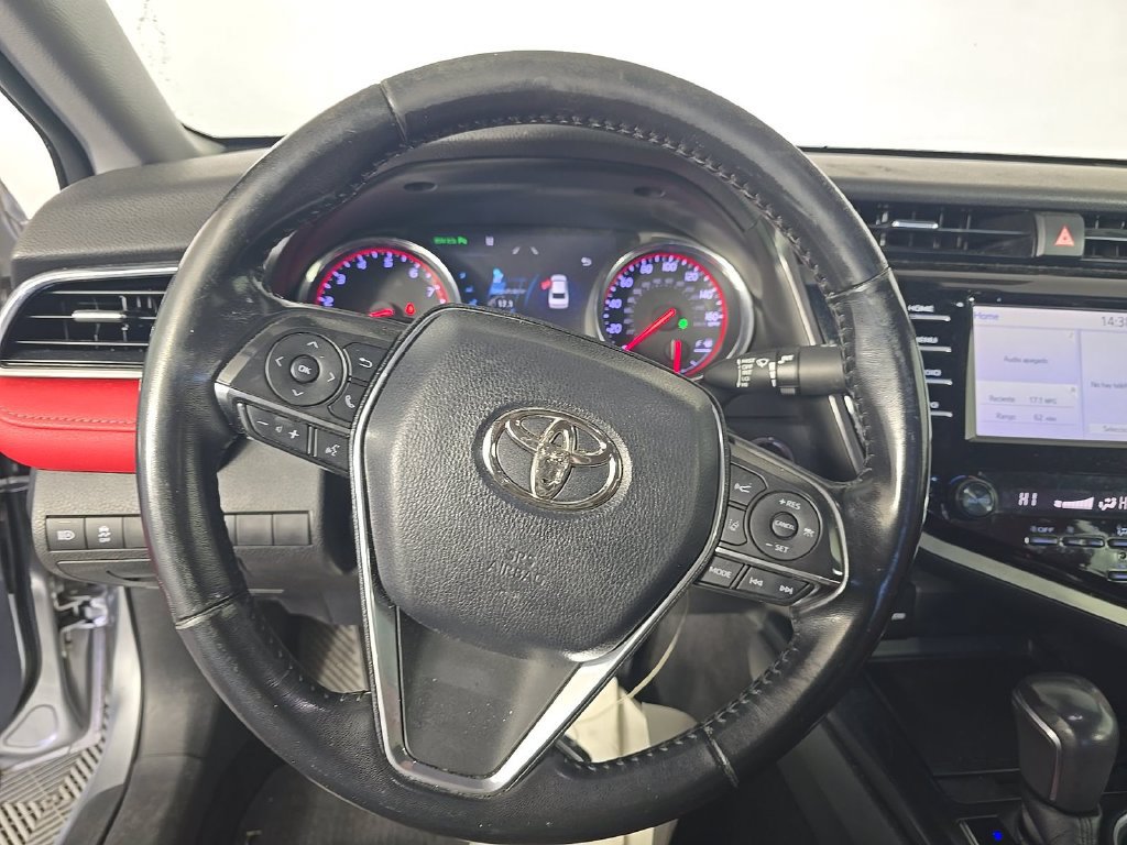 Used 2018 Toyota Camry XSE FWD image 3