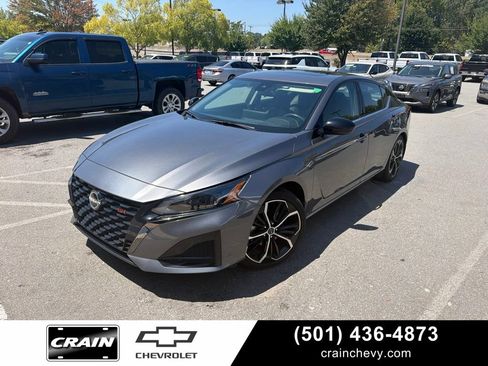 Used 2024 Nissan Altima 2.5 SR w/ SR Premium Package FWD image 1