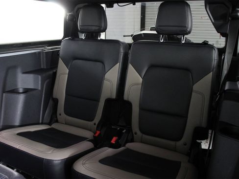 Used 2024 Ford Bronco Wildtrak image 32