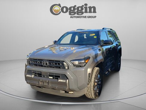Used 2025 Toyota 4Runner SR5 image 2