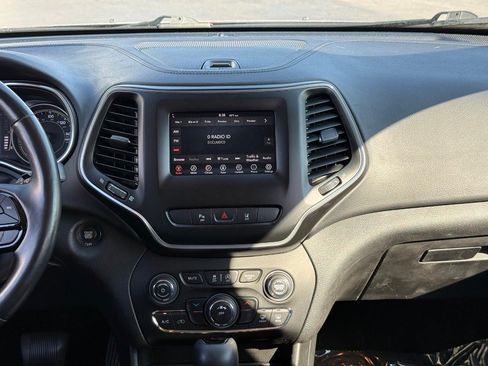 Used 2021 Jeep Cherokee Latitude Plus FWD image 15