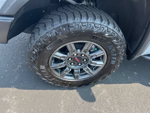 Used 2024 GMC Sierra 1500 AT4X AWD/4WD image 9