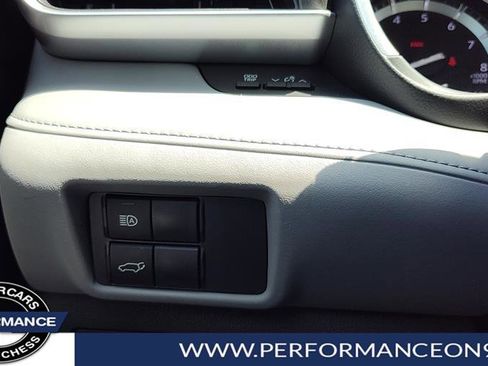 Used 2020 Toyota Highlander XLE image 23