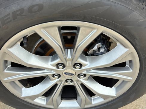 Used 2021 Ford Explorer XLT w/ Equipment Group 202A image 8