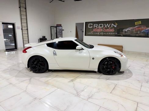 Used 2013 Nissan 370Z Touring w/ Sport Pkg RWD image 6