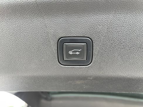 Used 2021 Chevrolet Suburban LT AWD/4WD image 15
