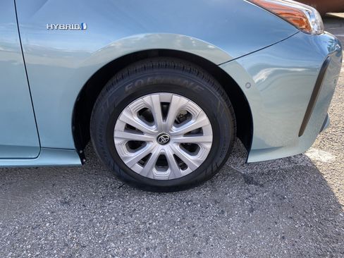 Used 2021 Toyota Prius LE image 21