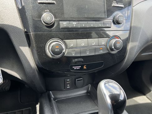 Used 2018 Nissan Rogue Sport S FWD image 30