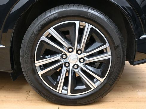 Used 2024 Cadillac Lyriq Luxury AWD/4WD image 12