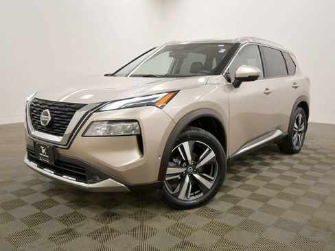 Used 2021 Nissan Rogue Platinum image 2