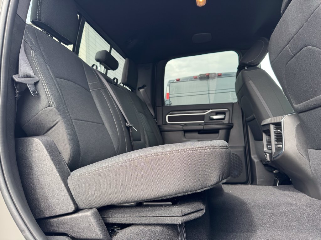 New 2027 RAM 3500 Big Horn AWD/4WD image 14