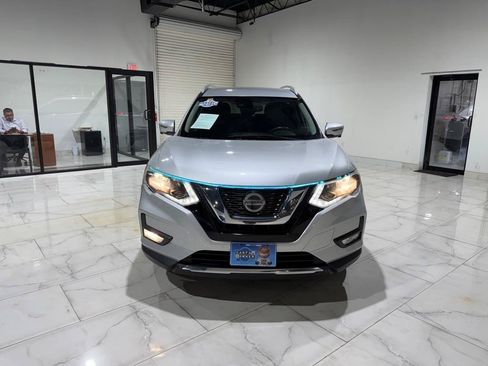 Used 2019 Nissan Rogue SL FWD image 2