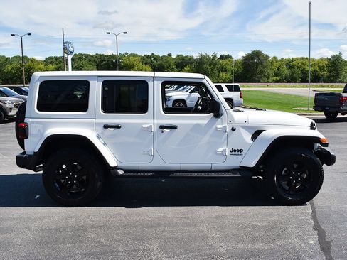 Used 2020 Jeep Wrangler Unlimited Sahara AWD/4WD image 14