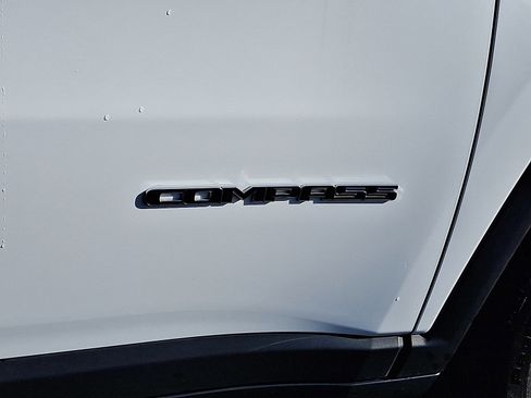 Used 2024 Jeep Compass Limited image 30
