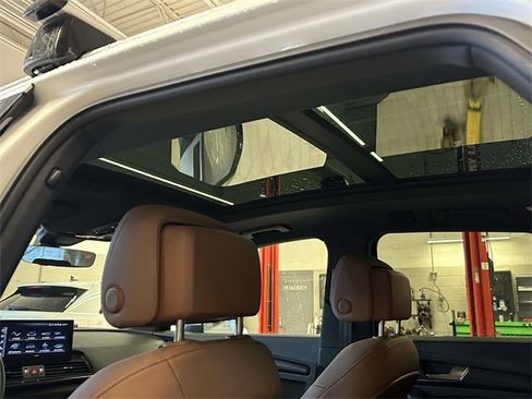 Used 2021 Audi Q5 e Premium Plus w/ Premium Plus Package image 19