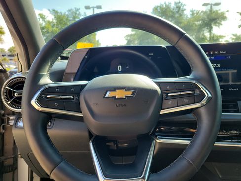 Used 2026 Chevrolet Equinox LT FWD image 16