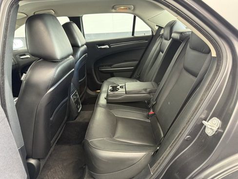 Used 2019 Chrysler 300 Limited image 46