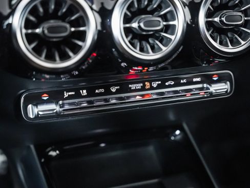 Certified 2022 Mercedes-Benz GLA 250 image 19