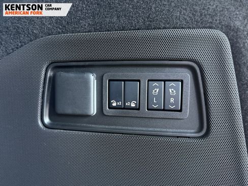 Used 2025 Cadillac Escalade ESV Sport AWD/4WD image 40