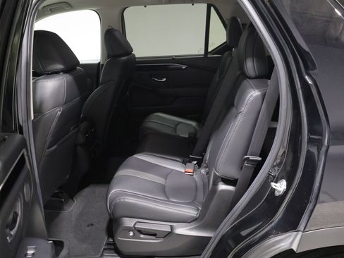 Used 2025 Honda Pilot EX-L image 17