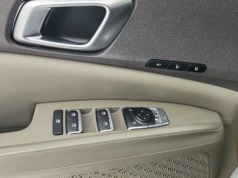 Used 2026 Kia Carnival EX FWD image 23