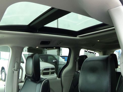 Certified 2024 Chrysler Pacifica Limited AWD/4WD image 20