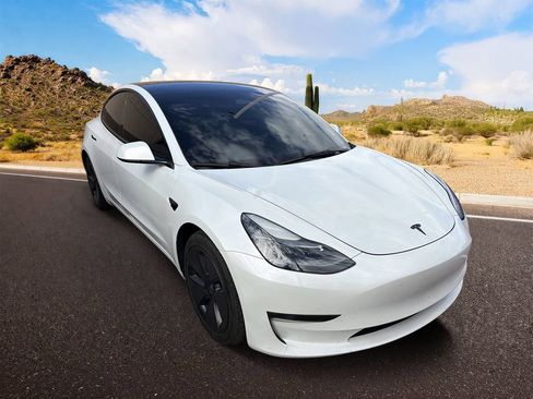 Used 2023 Tesla Model 3 Standard Range RWD image 1