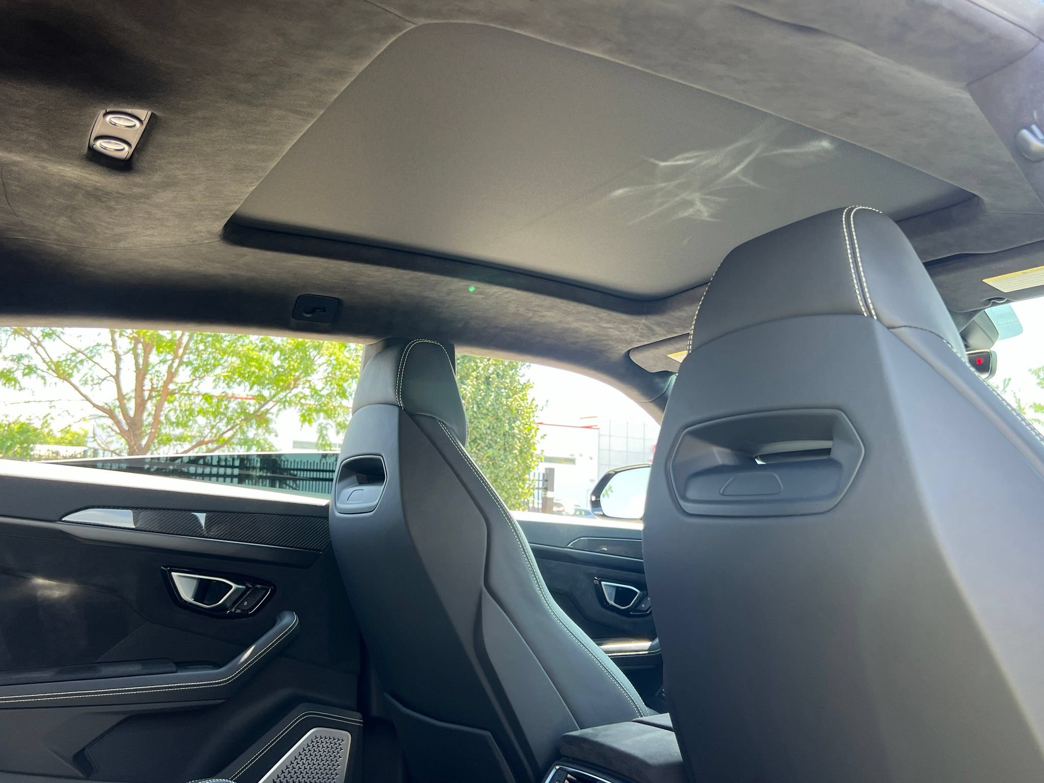 Used 2022 Lamborghini Urus AWD/4WD image 28