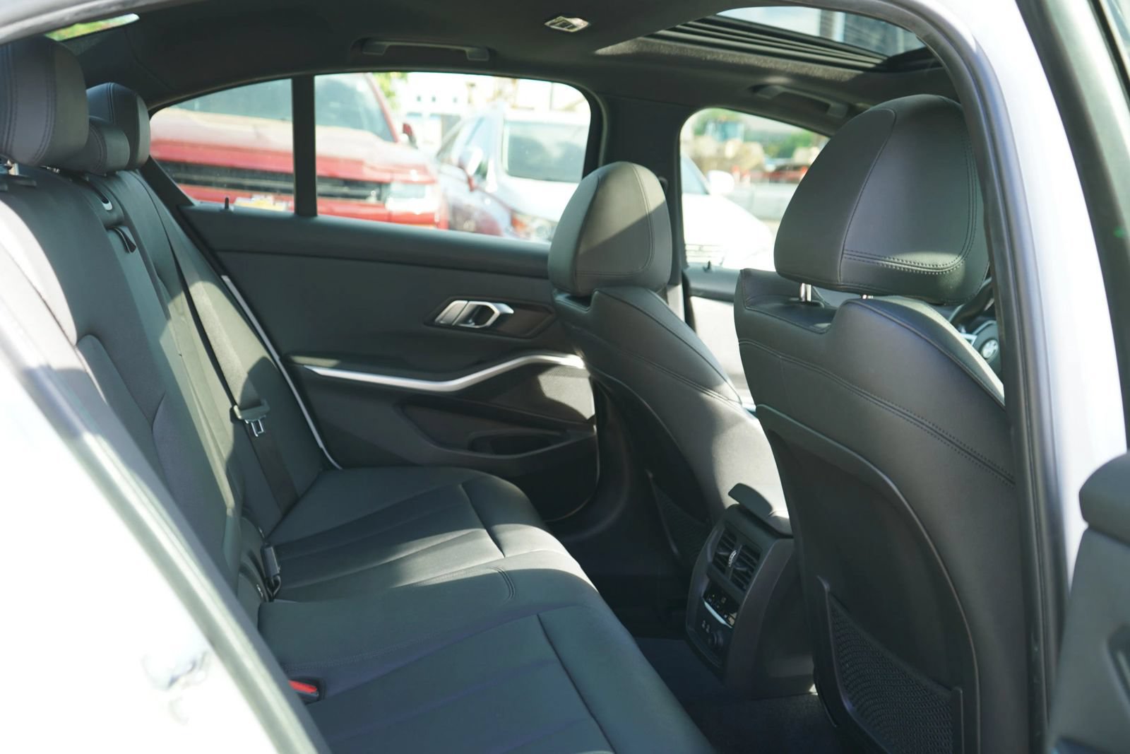 Used 2020 BMW 330i Sedan w/ Convenience Package RWD image 19