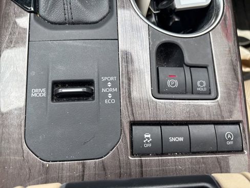 Used 2022 Toyota Highlander Limited FWD image 16