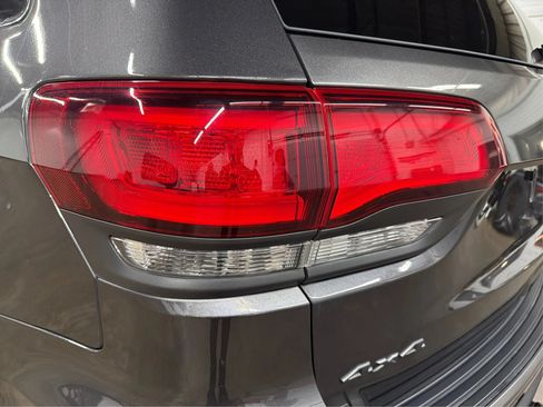 Used 2020 Jeep Grand Cherokee Trailhawk w/ Premium Lighting Group AWD/4WD image 45