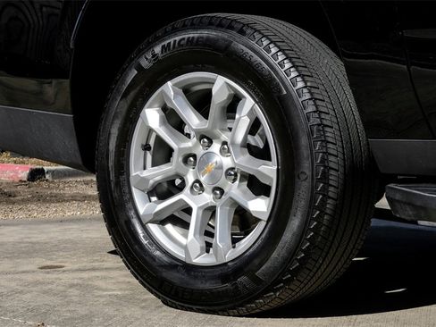 Used 2025 Chevrolet Suburban LS image 58