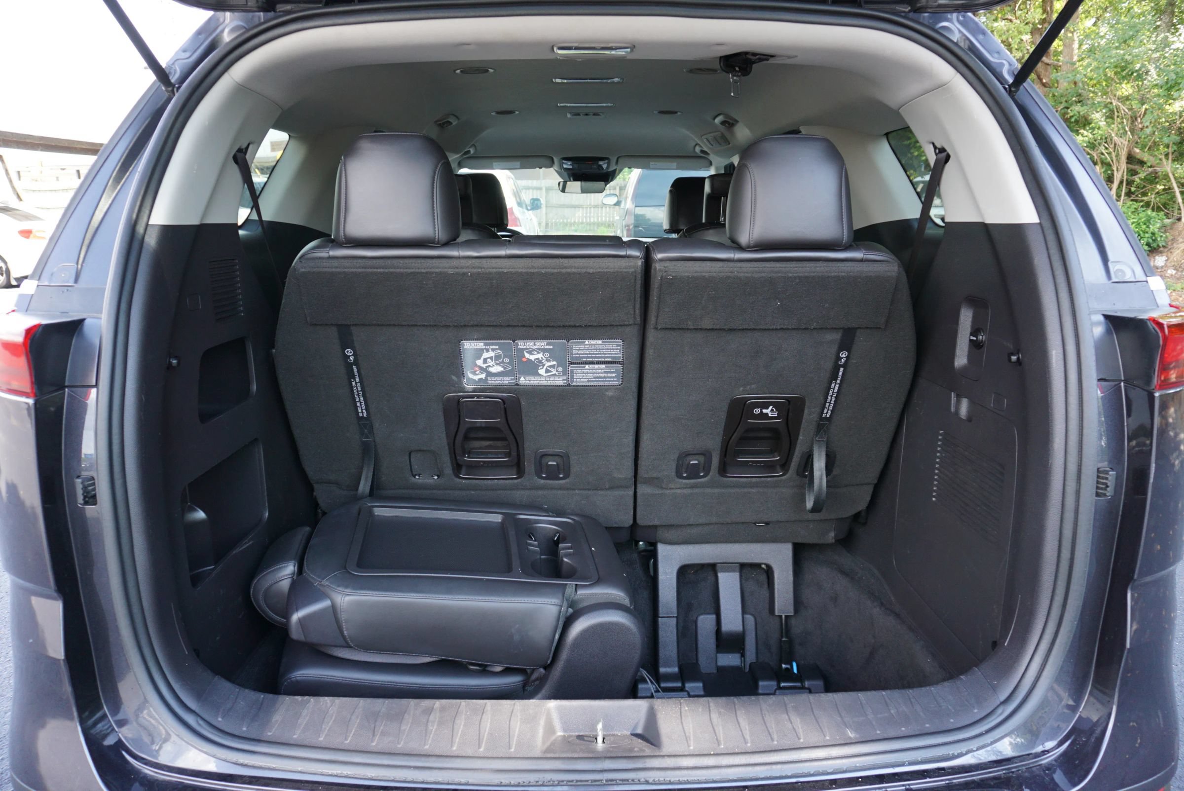 Used 2022 Kia Carnival LX FWD image 24