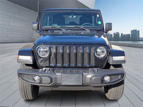 Used 2021 Jeep Wrangler Unlimited Sahara image 2