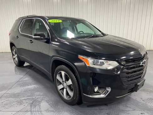 Used 2019 Chevrolet Traverse LT w/ LT Premium Package image 2