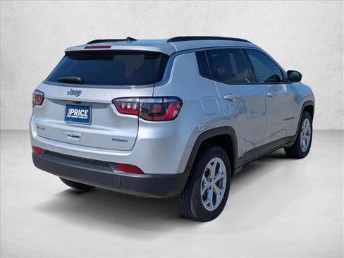 Used 2024 Jeep Compass Latitude AWD/4WD image 5