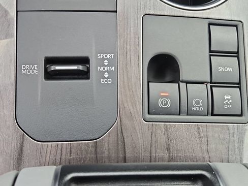 Used 2023 Toyota Highlander Platinum FWD image 28