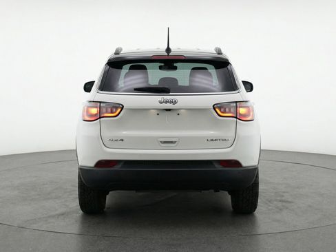 Used 2025 Jeep Compass Trailhawk image 7