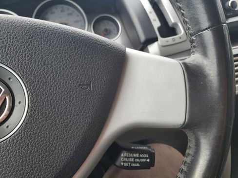 Used 2010 Volkswagen Routan SE image 11