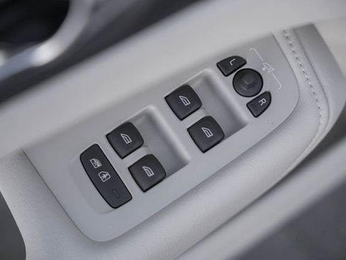 New 2026 Volvo XC60 B5 Ultra w/ Protection Package Premier image 37