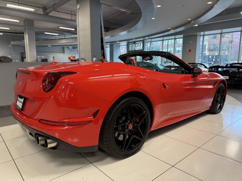 Used 2016 Ferrari California T image 4