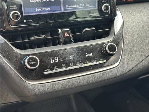 Used 2022 Toyota Corolla LE image 14