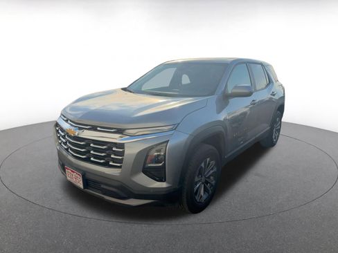 Used 2025 Chevrolet Equinox LT image 3